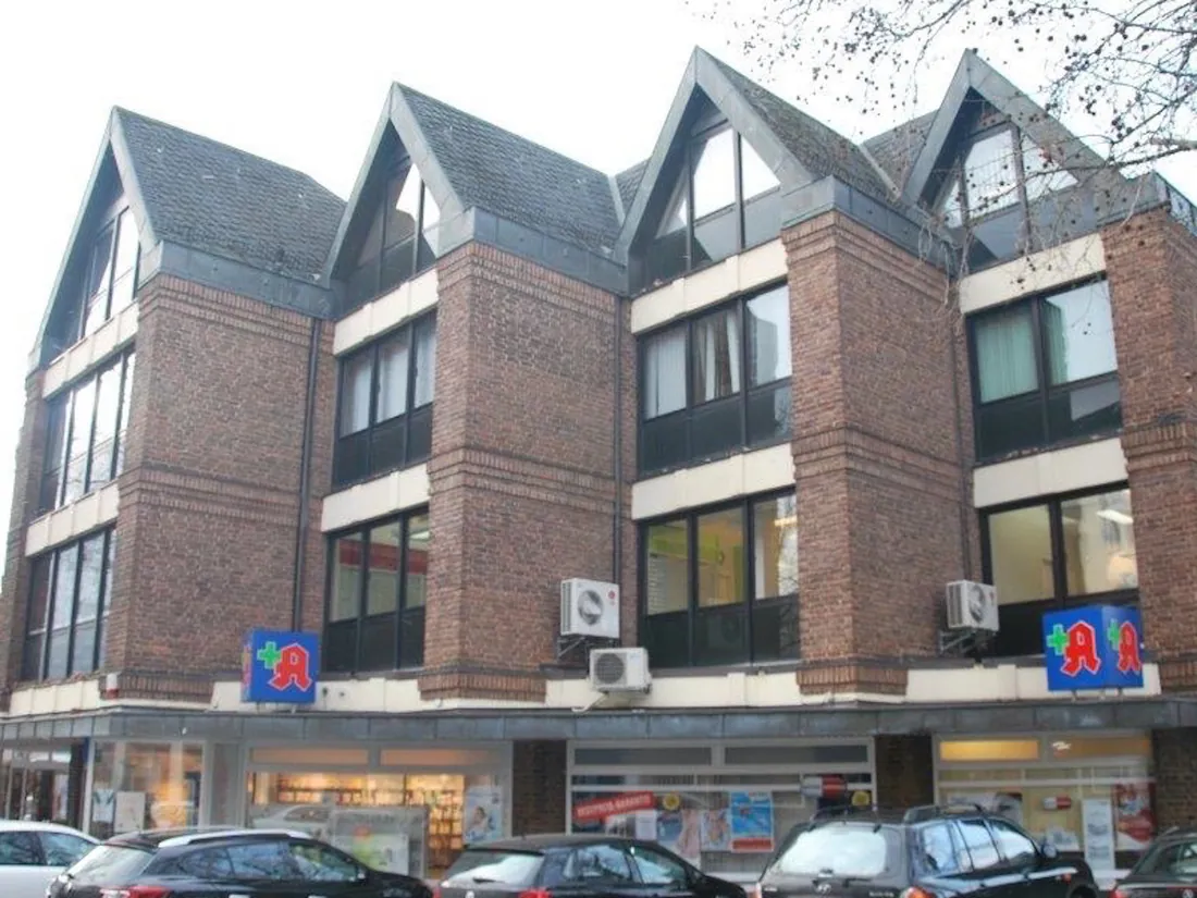 Aluminium facade in Hamburg before the refurbishment