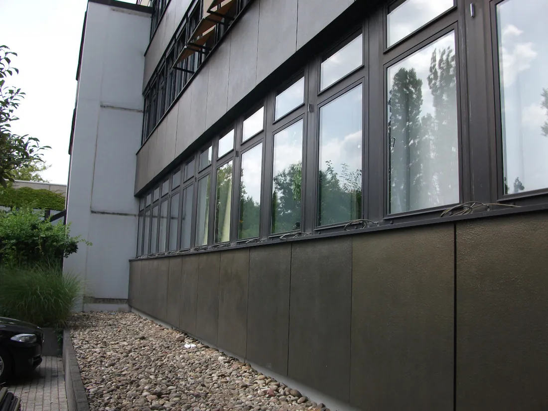 Aluminium facade in Offenbach before the refurbishment